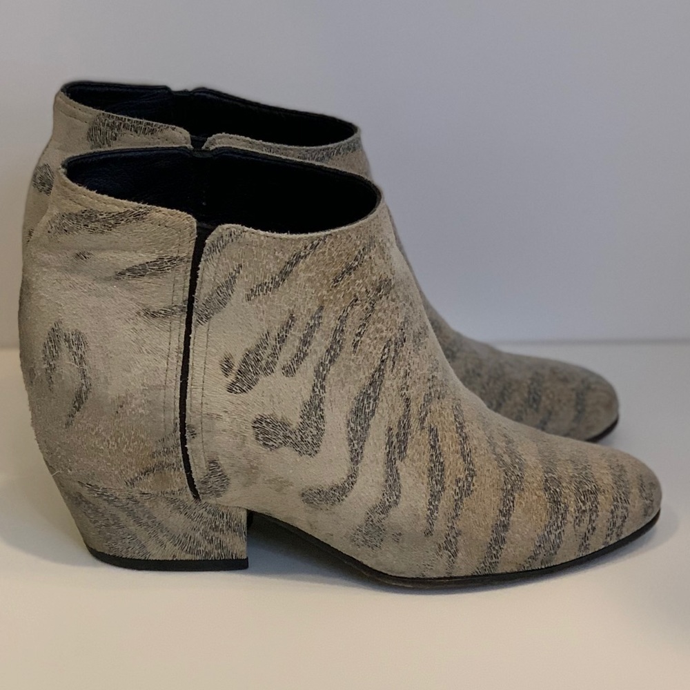 Golden Goose size38 distressed zebraleather bootie